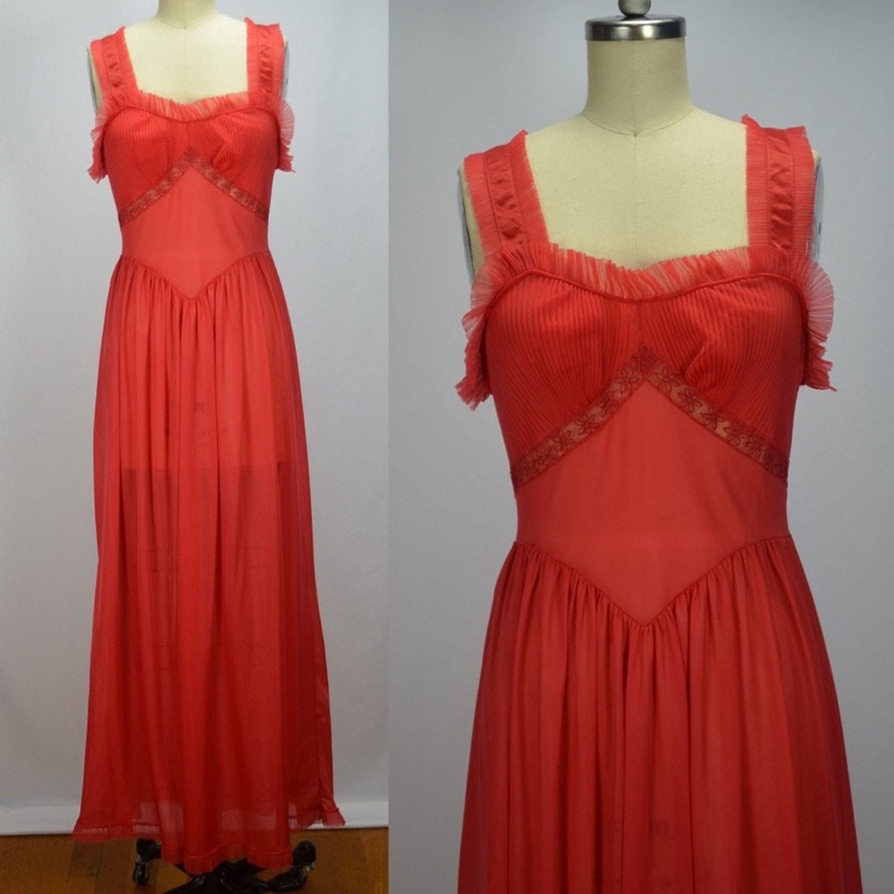 ♥️1960s Vintage Red Nylon Nightgown ♥️